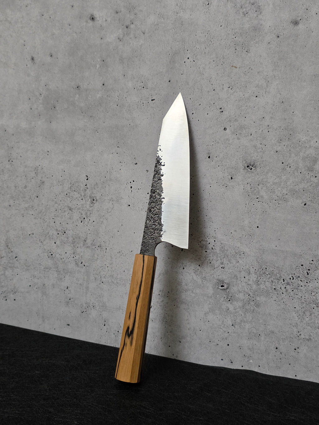165mm "Hayelasdi" Bunka, stainless 14c28n, black and white sandlewood handle