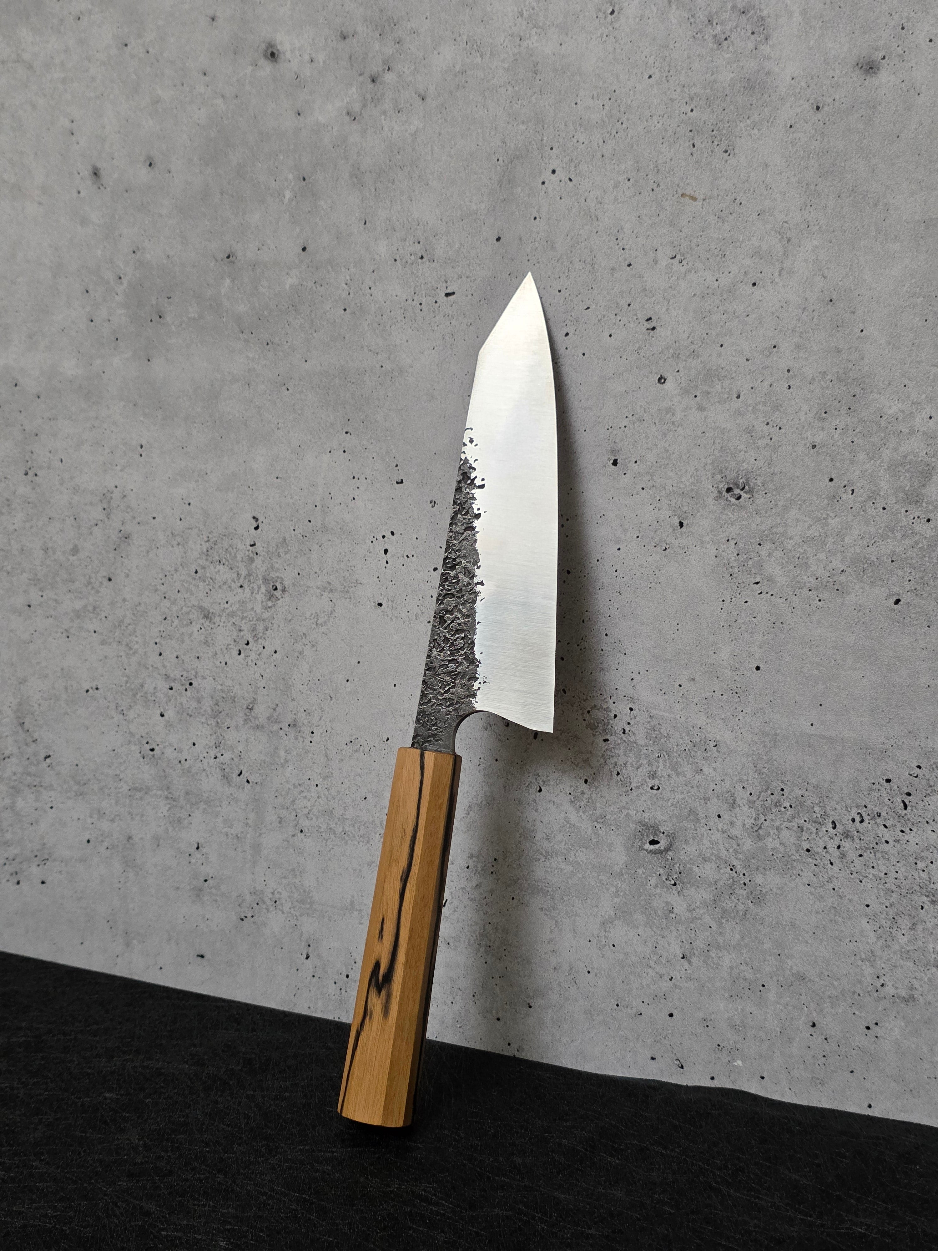 165mm "Hayelasdi" Bunka, stainless 14c28n, black and white sandlewood handle