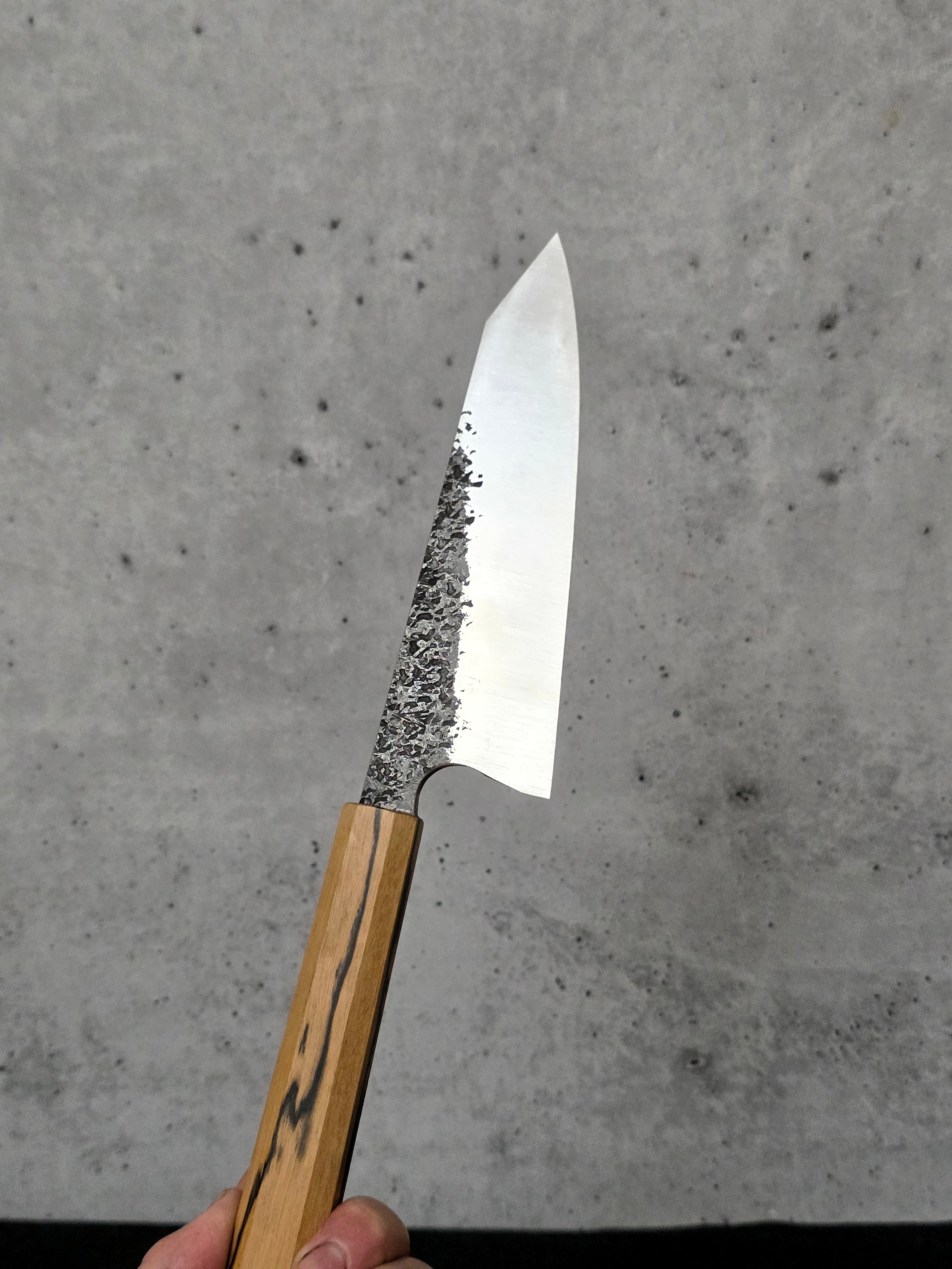 165mm "Hayelasdi" Bunka, stainless 14c28n, black and white sandlewood handle